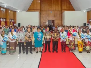 Ketua Bunda PAUD Papua Tengah Kukuhkan Delapan Bunda PAUD Kabupaten